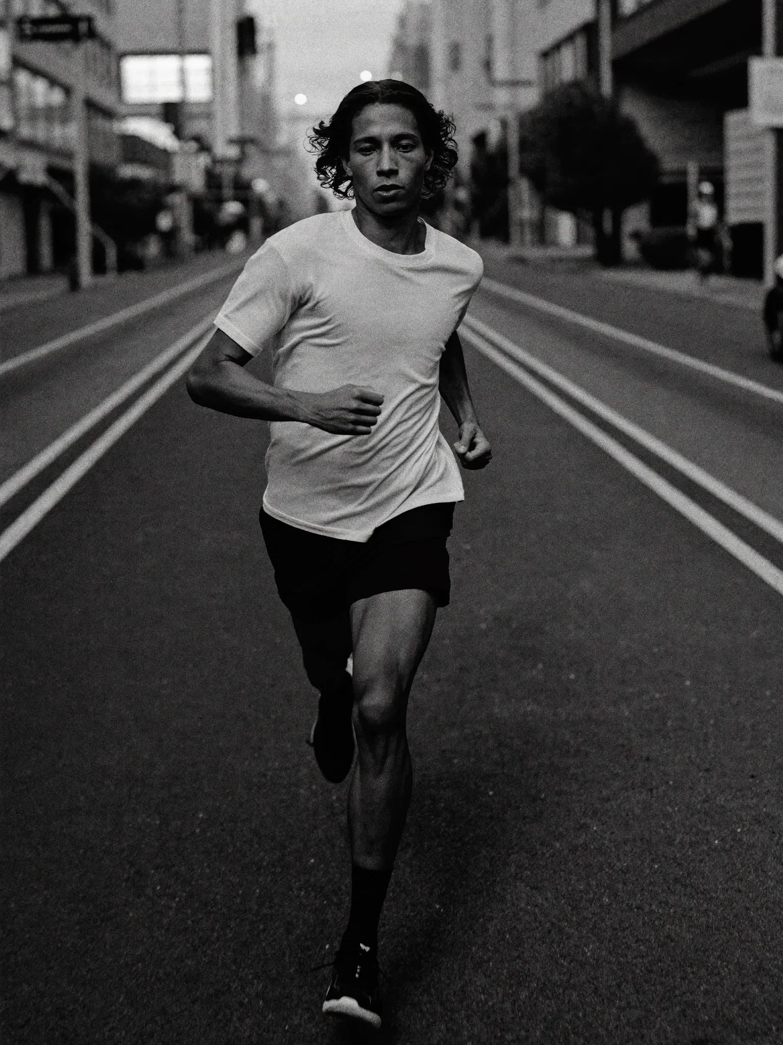 I'Motivation — the drive of the city, in black and white